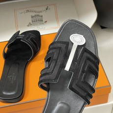 顶级品质(配高档飞机盒✈️)Hermes 爱马仕🐎 经典款 Oran凉鞋系列 2026H家最新版面🆕麂皮 顶级品质(配高档飞机盒✈️)Hermes 爱马仕🐎 经典款 Oran凉鞋系列 2026H家最新版面🆕麂皮