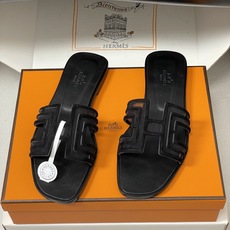 顶级品质(配高档飞机盒✈️)Hermes 爱马仕🐎 经典款 Oran凉鞋系列 2026H家最新版面🆕麂皮 顶级品质(配高档飞机盒✈️)Hermes 爱马仕🐎 经典款 Oran凉鞋系列 2026H家最新版面🆕麂皮