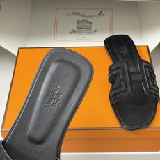 顶级品质(配高档飞机盒✈️)Hermes 爱马仕🐎 经典款 Oran凉鞋系列 2026H家最新版面🆕麂皮 顶级品质(配高档飞机盒✈️)Hermes 爱马仕🐎 经典款 Oran凉鞋系列 2026H家最新版面🆕麂皮