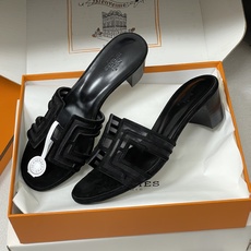 顶级品质(配高档飞机盒✈️)Hermes 爱马仕🐎 经典款 Oran凉鞋系列 2026H家最新版面🆕麂皮 顶级品质(配高档飞机盒✈️)Hermes 爱马仕🐎 经典款 Oran凉鞋系列 2026H家最新版面🆕麂皮