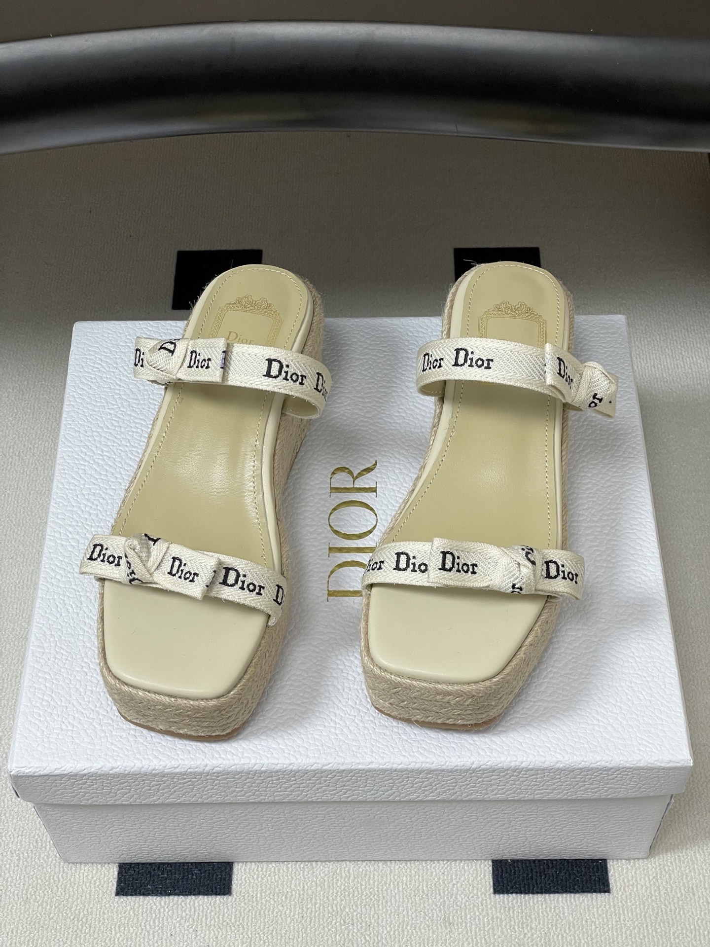 26ss春夏新款Dior 迪奥 J'Adior饰带坡跟凉拖鞋经典CD字母织带蝴蝶结方头厚底拖鞋草编麻绳底
