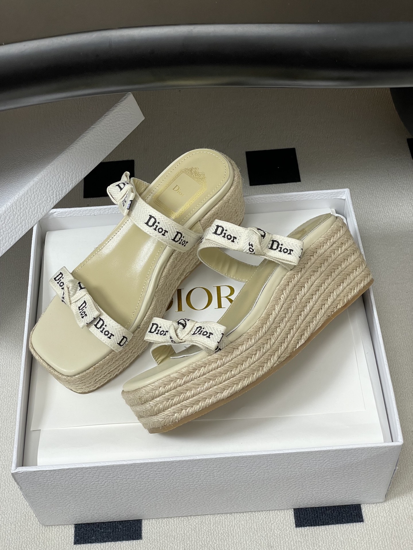 26ss春夏新款Dior 迪奥 J'Adior饰带坡跟凉拖鞋经典CD字母织带蝴蝶结方头厚底拖鞋草编麻绳底