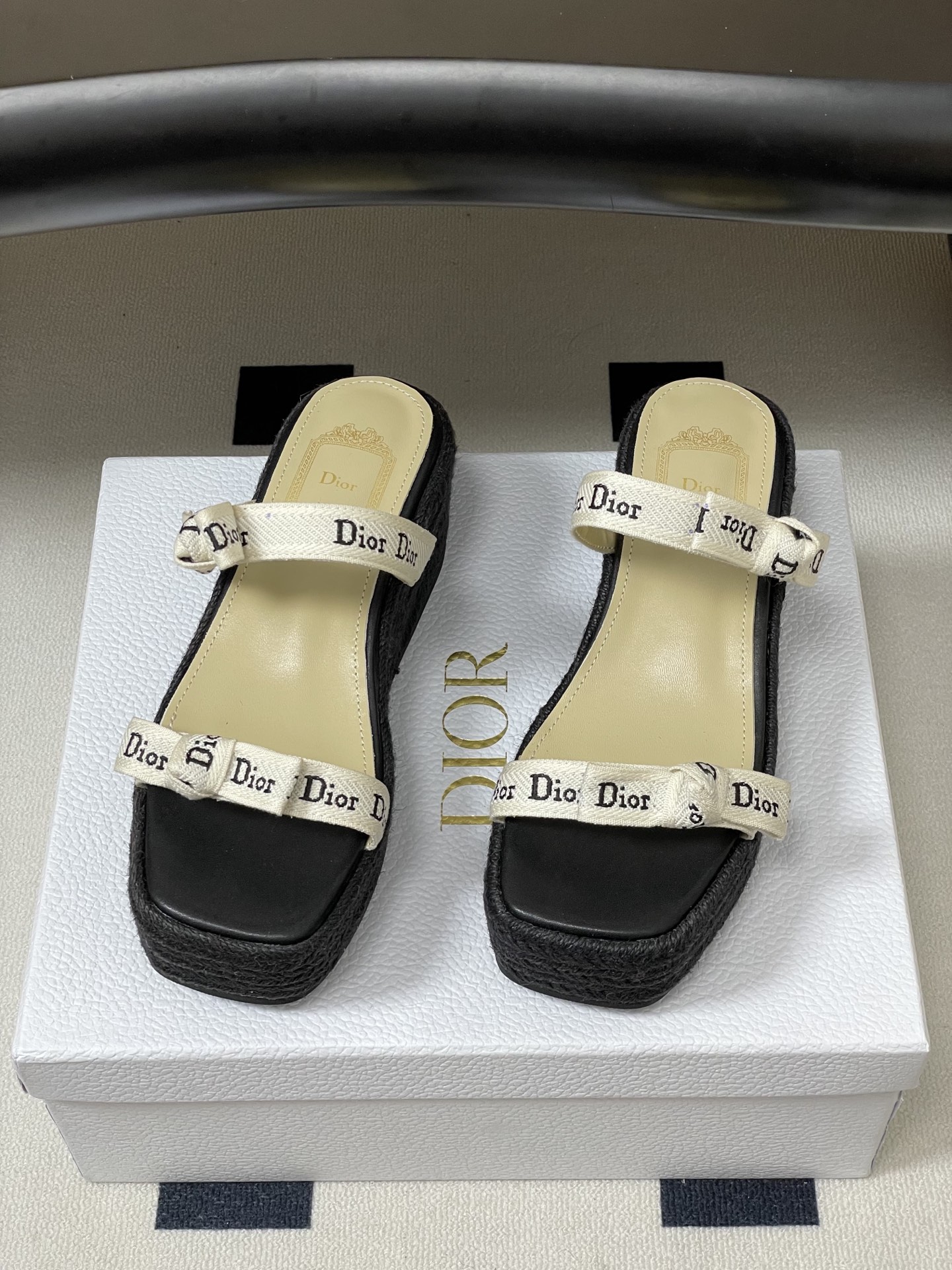 26ss春夏新款Dior 迪奥 J'Adior饰带坡跟凉拖鞋经典CD字母织带蝴蝶结方头厚底拖鞋草编麻绳底