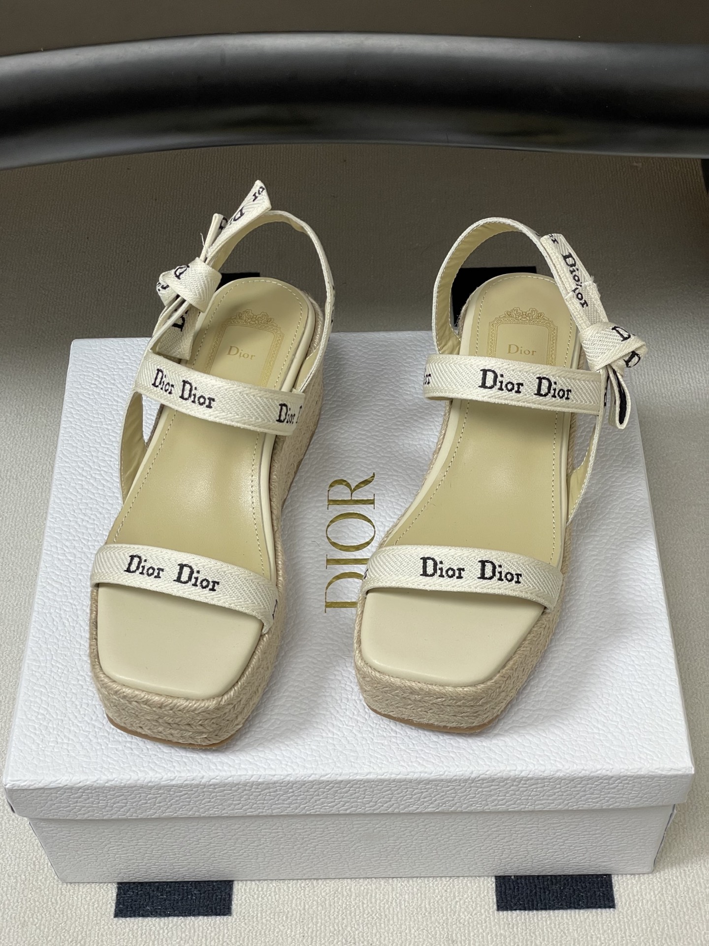 26ss春夏新款Dior 迪奥 J'Adior饰带坡跟凉拖鞋经典CD字母织带蝴蝶结方头厚底拖鞋草编麻绳底