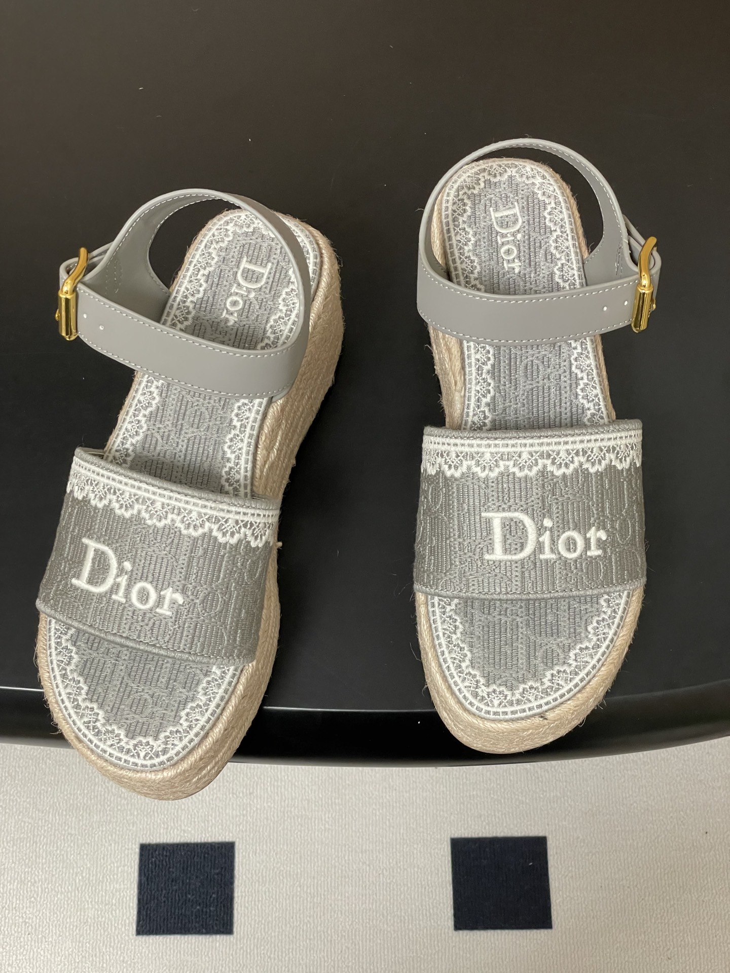 26ss春夏新款Dior 迪奥Dentelle草编坡跟凉鞋蕾丝边字母刺绣麻绳底马鞍带防水台高跟凉鞋这款 