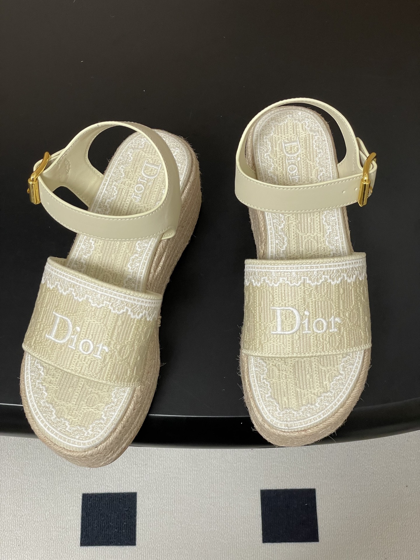 26ss春夏新款Dior 迪奥Dentelle草编坡跟凉鞋蕾丝边字母刺绣麻绳底马鞍带防水台高跟凉鞋这款 