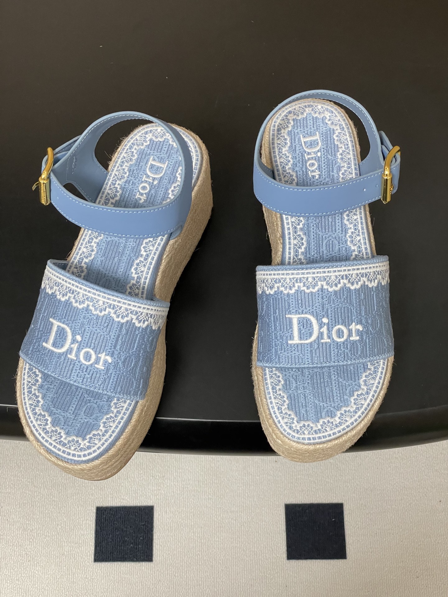 26ss春夏新款Dior 迪奥Dentelle草编坡跟凉鞋蕾丝边字母刺绣麻绳底马鞍带防水台高跟凉鞋这款 