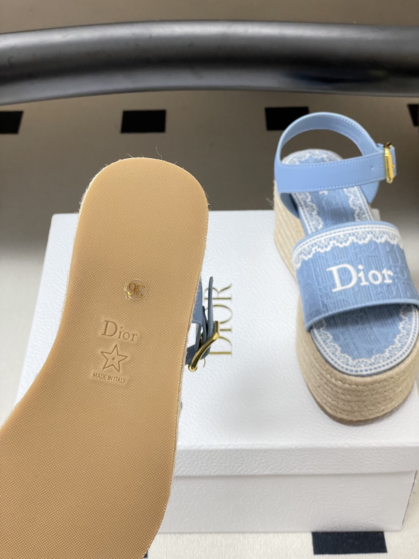 26ss春夏新款Dior 迪奥Dentelle草编坡跟凉鞋蕾丝边字母刺绣麻绳底马鞍带防水台高跟凉鞋这款 
