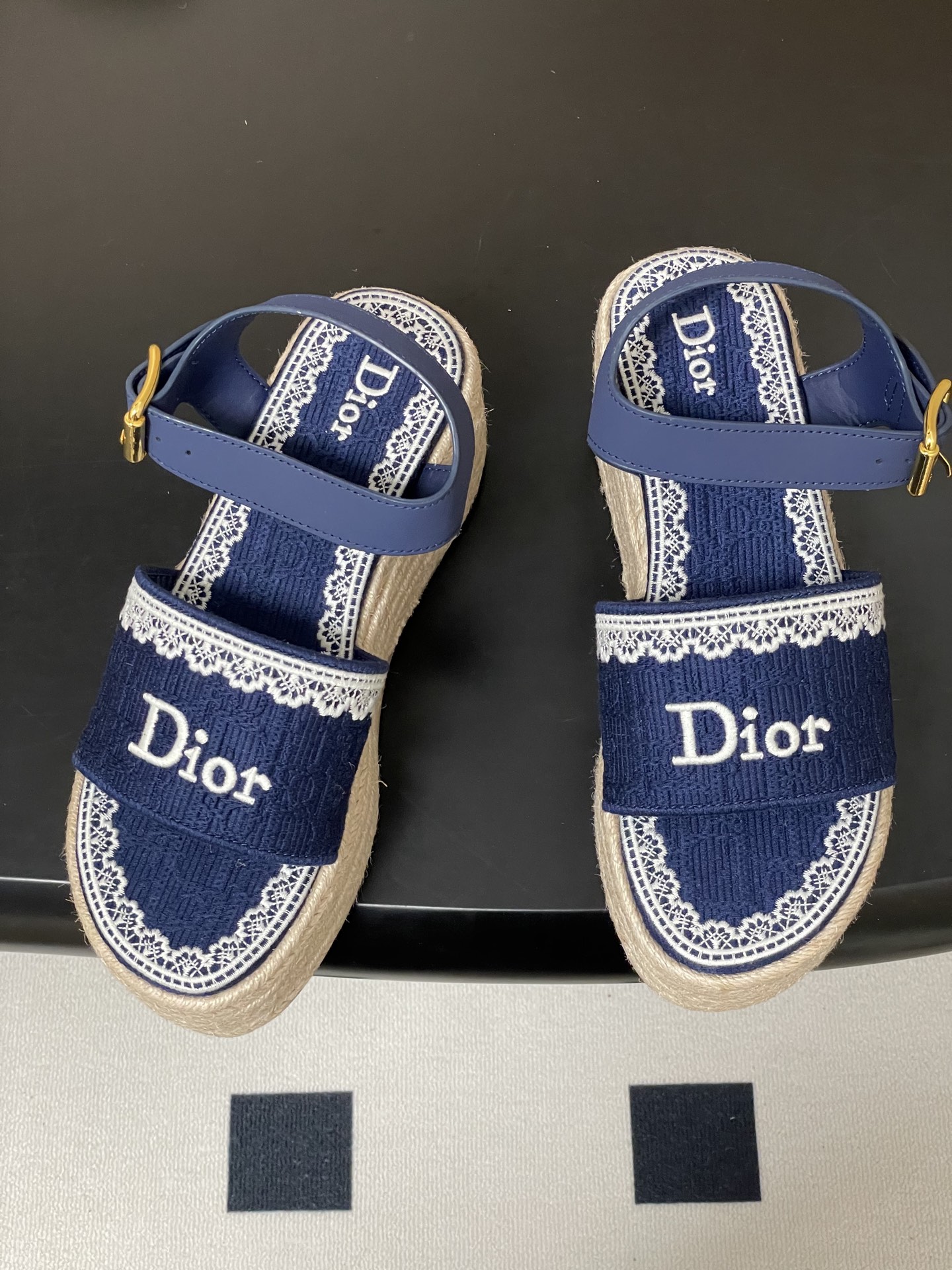 26ss春夏新款Dior 迪奥Dentelle草编坡跟凉鞋蕾丝边字母刺绣麻绳底马鞍带防水台高跟凉鞋这款 