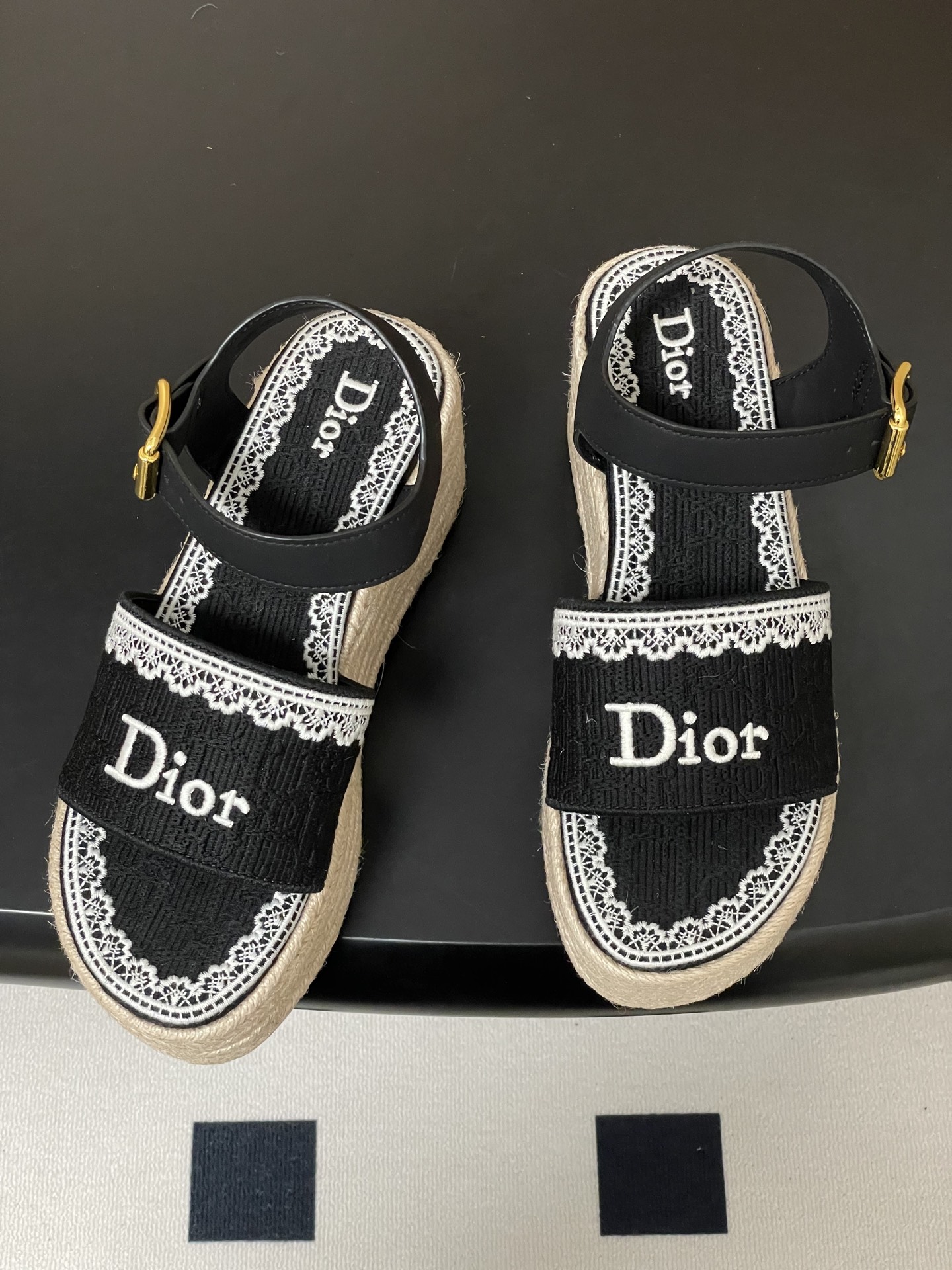 26ss春夏新款Dior 迪奥Dentelle草编坡跟凉鞋蕾丝边字母刺绣麻绳底马鞍带防水台高跟凉鞋这款 