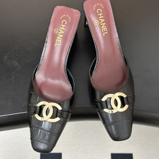 Chanel 香奈儿2026春夏新款 小香26A高跟穆勒鞋方头漆皮带跟凉拖鞋自带复古活力感的方头漆皮凉拖 Chanel 香奈儿2026春夏新款 小香26A高跟穆勒鞋方头漆皮带跟凉拖鞋自带复古活力感的方头漆皮凉拖