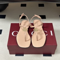 🌾 26Ss春夏新款 Gucci 古驰 经典双G 金属五金扣夹脚平底凉拖鞋 GG扣夹趾休闲沙滩凉拖鞋这款 🌾 26Ss春夏新款 Gucci 古驰 经典双G 金属五金扣夹脚平底凉拖鞋 GG扣夹趾休闲沙滩凉拖鞋这款