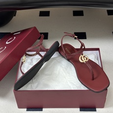 🌾 26Ss春夏新款 Gucci 古驰 经典双G 金属五金扣夹脚平底凉拖鞋 GG扣夹趾休闲沙滩凉拖鞋这款 🌾 26Ss春夏新款 Gucci 古驰 经典双G 金属五金扣夹脚平底凉拖鞋 GG扣夹趾休闲沙滩凉拖鞋这款