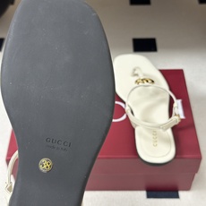 🌾 26Ss春夏新款 Gucci 古驰 经典双G 金属五金扣夹脚平底凉拖鞋 GG扣夹趾休闲沙滩凉拖鞋这款 🌾 26Ss春夏新款 Gucci 古驰 经典双G 金属五金扣夹脚平底凉拖鞋 GG扣夹趾休闲沙滩凉拖鞋这款