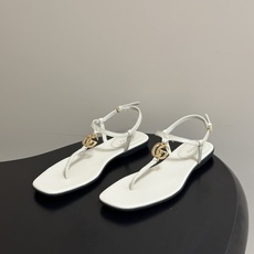 🌾 26Ss春夏新款 Gucci 古驰 经典双G 金属五金扣夹脚平底凉拖鞋 GG扣夹趾休闲沙滩凉拖鞋这款 🌾 26Ss春夏新款 Gucci 古驰 经典双G 金属五金扣夹脚平底凉拖鞋 GG扣夹趾休闲沙滩凉拖鞋这款