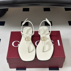 🌾 26Ss春夏新款 Gucci 古驰 经典双G 金属五金扣夹脚平底凉拖鞋 GG扣夹趾休闲沙滩凉拖鞋这款 🌾 26Ss春夏新款 Gucci 古驰 经典双G 金属五金扣夹脚平底凉拖鞋 GG扣夹趾休闲沙滩凉拖鞋这款