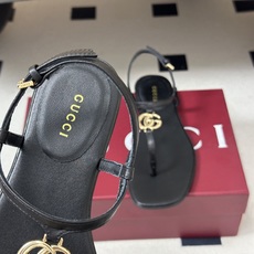 🌾 26Ss春夏新款 Gucci 古驰 经典双G 金属五金扣夹脚平底凉拖鞋 GG扣夹趾休闲沙滩凉拖鞋这款 🌾 26Ss春夏新款 Gucci 古驰 经典双G 金属五金扣夹脚平底凉拖鞋 GG扣夹趾休闲沙滩凉拖鞋这款
