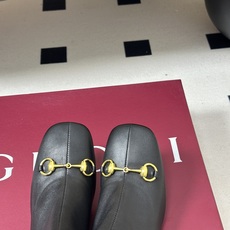 🌾 26Ss秋冬新款Gucci古驰经典马衔扣高跟短靴麂皮绒面弹力靴侧拉链及踝靴这款弹力靴采用进口丝光绒弹 🌾 26Ss秋冬新款Gucci古驰经典马衔扣高跟短靴麂皮绒面弹力靴侧拉链及踝靴这款弹力靴采用进口丝光绒弹