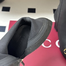 🌾 26Ss秋冬新款Gucci古驰经典马衔扣高跟短靴麂皮绒面弹力靴侧拉链及踝靴这款弹力靴采用进口丝光绒弹 🌾 26Ss秋冬新款Gucci古驰经典马衔扣高跟短靴麂皮绒面弹力靴侧拉链及踝靴这款弹力靴采用进口丝光绒弹