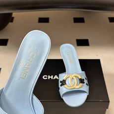 🌾 26Ss春夏新款Chanel香奈儿 度假风小香经典大双C 五金扣小猫跟凉拖鞋蜜儿一字带凉拖鞋鞋面装饰 🌾 26Ss春夏新款Chanel香奈儿 度假风小香经典大双C 五金扣小猫跟凉拖鞋蜜儿一字带凉拖鞋鞋面装饰