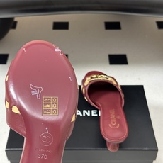 🌾 26Ss春夏新款Chanel香奈儿 度假风小香经典大双C 五金扣小猫跟凉拖鞋蜜儿一字带凉拖鞋鞋面装饰 🌾 26Ss春夏新款Chanel香奈儿 度假风小香经典大双C 五金扣小猫跟凉拖鞋蜜儿一字带凉拖鞋鞋面装饰