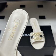 🌾 26Ss春夏新款Chanel香奈儿 度假风小香经典大双C 五金扣小猫跟凉拖鞋蜜儿一字带凉拖鞋鞋面装饰 🌾 26Ss春夏新款Chanel香奈儿 度假风小香经典大双C 五金扣小猫跟凉拖鞋蜜儿一字带凉拖鞋鞋面装饰
