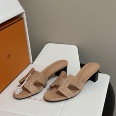 🌾 顶级品质(配高档飞机盒✈️)Hermes 爱马仕🐎 Oran钻面H拖凉鞋系列 H家烫钻H鞋面经典平底 🌾 顶级品质(配高档飞机盒✈️)Hermes 爱马仕🐎 Oran钻面H拖凉鞋系列 H家烫钻H鞋面经典平底