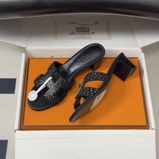 🌾 顶级品质(配高档飞机盒✈️)Hermes 爱马仕🐎 Oran钻面H拖凉鞋系列 H家烫钻H鞋面经典平底 🌾 顶级品质(配高档飞机盒✈️)Hermes 爱马仕🐎 Oran钻面H拖凉鞋系列 H家烫钻H鞋面经典平底