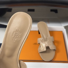 🌾 顶级品质(配高档飞机盒✈️)Hermes 爱马仕🐎 Oran钻面H拖凉鞋系列 H家烫钻H鞋面经典平底 🌾 顶级品质(配高档飞机盒✈️)Hermes 爱马仕🐎 Oran钻面H拖凉鞋系列 H家烫钻H鞋面经典平底