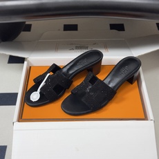 🌾 顶级品质(配高档飞机盒✈️)Hermes 爱马仕🐎 Oran钻面H拖凉鞋系列 H家烫钻H鞋面经典平底 🌾 顶级品质(配高档飞机盒✈️)Hermes 爱马仕🐎 Oran钻面H拖凉鞋系列 H家烫钻H鞋面经典平底
