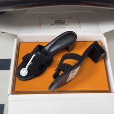 🌾 顶级品质(配高档飞机盒✈️)Hermes 爱马仕🐎 Oran钻面H拖凉鞋系列 H家烫钻H鞋面经典平底 🌾 顶级品质(配高档飞机盒✈️)Hermes 爱马仕🐎 Oran钻面H拖凉鞋系列 H家烫钻H鞋面经典平底