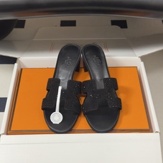 🌾 顶级品质(配高档飞机盒✈️)Hermes 爱马仕🐎 Oran钻面H拖凉鞋系列 H家烫钻H鞋面经典平底 🌾 顶级品质(配高档飞机盒✈️)Hermes 爱马仕🐎 Oran钻面H拖凉鞋系列 H家烫钻H鞋面经典平底