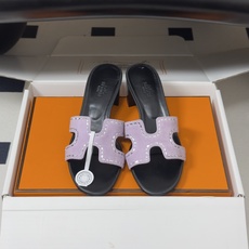 🌾 顶级品质(配高档飞机盒✈️)Hermes 爱马仕🐎 Oran钻面H拖凉鞋系列 H家烫钻H鞋面经典平底 🌾 顶级品质(配高档飞机盒✈️)Hermes 爱马仕🐎 Oran钻面H拖凉鞋系列 H家烫钻H鞋面经典平底