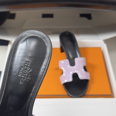 🌾 顶级品质(配高档飞机盒✈️)Hermes 爱马仕🐎 Oran钻面H拖凉鞋系列 H家烫钻H鞋面经典平底 🌾 顶级品质(配高档飞机盒✈️)Hermes 爱马仕🐎 Oran钻面H拖凉鞋系列 H家烫钻H鞋面经典平底