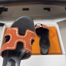 🌾 顶级品质(配高档飞机盒✈️)Hermes 爱马仕🐎 Oran钻面H拖凉鞋系列 H家烫钻H鞋面经典平底 🌾 顶级品质(配高档飞机盒✈️)Hermes 爱马仕🐎 Oran钻面H拖凉鞋系列 H家烫钻H鞋面经典平底