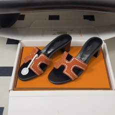 🌾 顶级品质(配高档飞机盒✈️)Hermes 爱马仕🐎 Oran钻面H拖凉鞋系列 H家烫钻H鞋面经典平底 🌾 顶级品质(配高档飞机盒✈️)Hermes 爱马仕🐎 Oran钻面H拖凉鞋系列 H家烫钻H鞋面经典平底