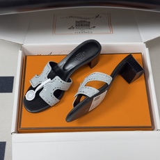 🌾 顶级品质(配高档飞机盒✈️)Hermes 爱马仕🐎 Oran钻面H拖凉鞋系列 H家烫钻H鞋面经典平底 🌾 顶级品质(配高档飞机盒✈️)Hermes 爱马仕🐎 Oran钻面H拖凉鞋系列 H家烫钻H鞋面经典平底