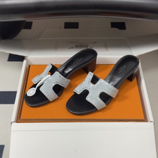 🌾 顶级品质(配高档飞机盒✈️)Hermes 爱马仕🐎 Oran钻面H拖凉鞋系列 H家烫钻H鞋面经典平底 🌾 顶级品质(配高档飞机盒✈️)Hermes 爱马仕🐎 Oran钻面H拖凉鞋系列 H家烫钻H鞋面经典平底