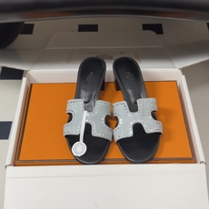 🌾 顶级品质(配高档飞机盒✈️)Hermes 爱马仕🐎 Oran钻面H拖凉鞋系列 H家烫钻H鞋面经典平底 🌾 顶级品质(配高档飞机盒✈️)Hermes 爱马仕🐎 Oran钻面H拖凉鞋系列 H家烫钻H鞋面经典平底