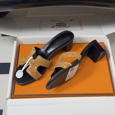 🌾 顶级品质(配高档飞机盒✈️)Hermes 爱马仕🐎 Oran钻面H拖凉鞋系列 H家烫钻H鞋面经典平底 🌾 顶级品质(配高档飞机盒✈️)Hermes 爱马仕🐎 Oran钻面H拖凉鞋系列 H家烫钻H鞋面经典平底