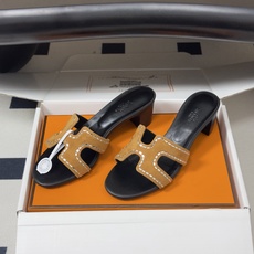 🌾 顶级品质(配高档飞机盒✈️)Hermes 爱马仕🐎 Oran钻面H拖凉鞋系列 H家烫钻H鞋面经典平底 🌾 顶级品质(配高档飞机盒✈️)Hermes 爱马仕🐎 Oran钻面H拖凉鞋系列 H家烫钻H鞋面经典平底