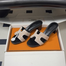 🌾 顶级品质(配高档飞机盒✈️)Hermes 爱马仕🐎 Oran钻面H拖凉鞋系列 H家烫钻H鞋面经典平底 🌾 顶级品质(配高档飞机盒✈️)Hermes 爱马仕🐎 Oran钻面H拖凉鞋系列 H家烫钻H鞋面经典平底