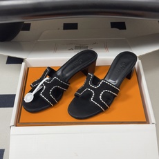 🌾 顶级品质(配高档飞机盒✈️)Hermes 爱马仕🐎 Oran钻面H拖凉鞋系列 H家烫钻H鞋面经典平底 🌾 顶级品质(配高档飞机盒✈️)Hermes 爱马仕🐎 Oran钻面H拖凉鞋系列 H家烫钻H鞋面经典平底