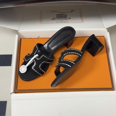 🌾 顶级品质(配高档飞机盒✈️)Hermes 爱马仕🐎 Oran钻面H拖凉鞋系列 H家烫钻H鞋面经典平底 🌾 顶级品质(配高档飞机盒✈️)Hermes 爱马仕🐎 Oran钻面H拖凉鞋系列 H家烫钻H鞋面经典平底