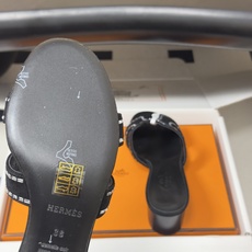 🌾 顶级品质(配高档飞机盒✈️)Hermes 爱马仕🐎 Oran钻面H拖凉鞋系列 H家烫钻H鞋面经典平底 🌾 顶级品质(配高档飞机盒✈️)Hermes 爱马仕🐎 Oran钻面H拖凉鞋系列 H家烫钻H鞋面经典平底