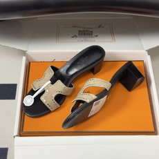 🌾 顶级品质(配高档飞机盒✈️)Hermes 爱马仕🐎 Oran钻面H拖凉鞋系列 H家烫钻H鞋面经典平底 🌾 顶级品质(配高档飞机盒✈️)Hermes 爱马仕🐎 Oran钻面H拖凉鞋系列 H家烫钻H鞋面经典平底