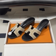 🌾 顶级品质(配高档飞机盒✈️)Hermes 爱马仕🐎 Oran钻面H拖凉鞋系列 H家烫钻H鞋面经典平底 🌾 顶级品质(配高档飞机盒✈️)Hermes 爱马仕🐎 Oran钻面H拖凉鞋系列 H家烫钻H鞋面经典平底