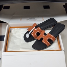 🌾 顶级品质(配高档飞机盒✈️)Hermes 爱马仕🐎 Oran钻面H拖凉鞋系列 H家烫钻H鞋面经典平底 🌾 顶级品质(配高档飞机盒✈️)Hermes 爱马仕🐎 Oran钻面H拖凉鞋系列 H家烫钻H鞋面经典平底