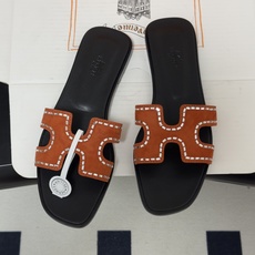 🌾 顶级品质(配高档飞机盒✈️)Hermes 爱马仕🐎 Oran钻面H拖凉鞋系列 H家烫钻H鞋面经典平底 🌾 顶级品质(配高档飞机盒✈️)Hermes 爱马仕🐎 Oran钻面H拖凉鞋系列 H家烫钻H鞋面经典平底