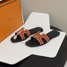 🌾 顶级品质(配高档飞机盒✈️)Hermes 爱马仕🐎 Oran钻面H拖凉鞋系列 H家烫钻H鞋面经典平底 🌾 顶级品质(配高档飞机盒✈️)Hermes 爱马仕🐎 Oran钻面H拖凉鞋系列 H家烫钻H鞋面经典平底